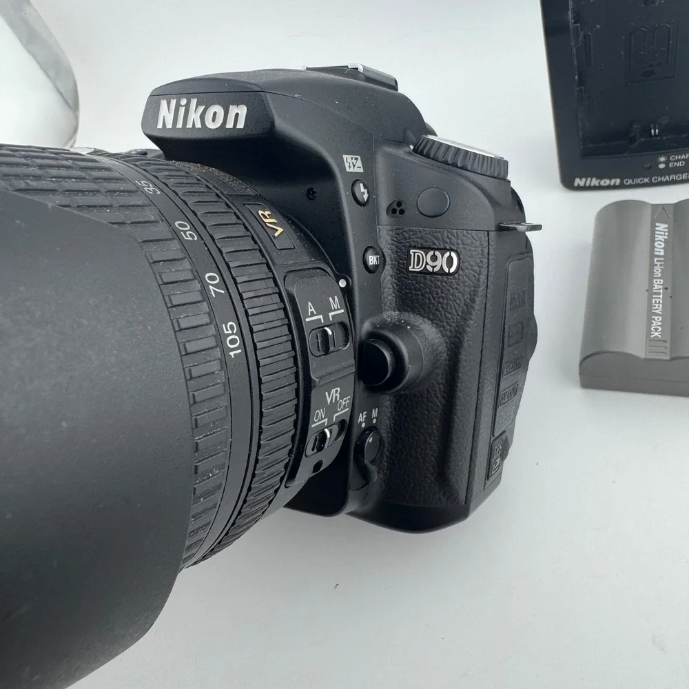 Nikon D90 DSLR Camera 18-105mm VR Lens Black Bundle 12.3MP HD Video FOR PARTS